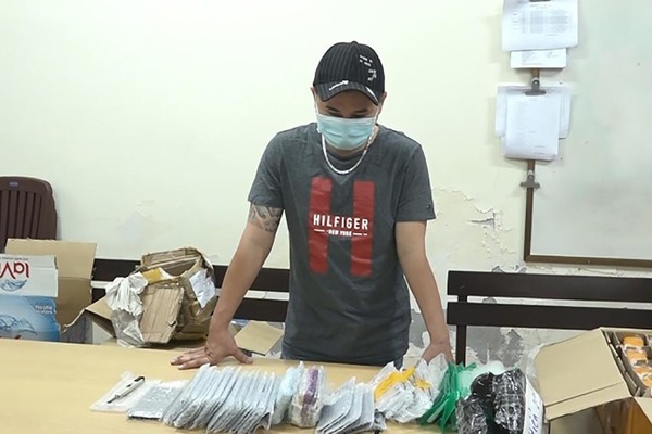 Truy tìm chủ nhân lô hàng điện thoại xịn ở ga Sài Gòn