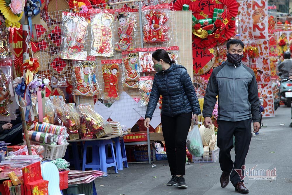 8 ngày nữa đến Tết, chợ hoa phố cổ Hà Nội vắng chưa từng có
