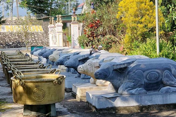 Ngôi đền Chín Gian có 9 trâu quỳ gối độc đáo bậc nhất xứ Nghệ