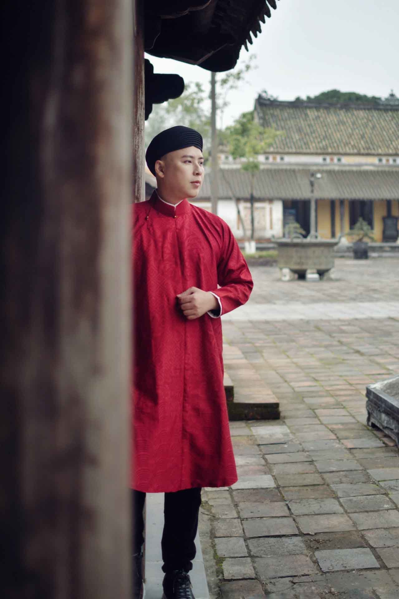 NTK Văn Thành Công gợi ý kiểu áo dài nam đón Tết
