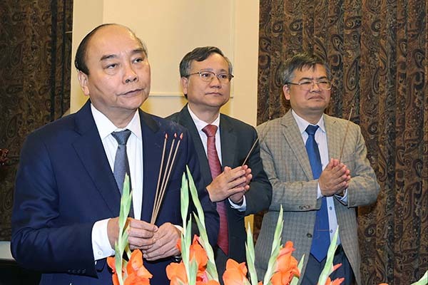 Thủ tướng dâng hương tưởng nhớ lãnh đạo tiền bối của Đảng, Nhà nước