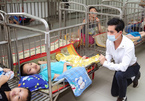 Ca sĩ Ngọc Sơn tặng trẻ mồ côi 100 triệu đón Tết