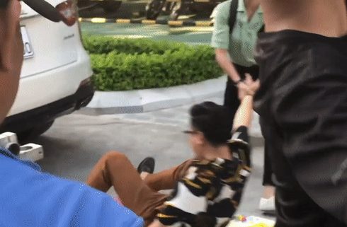 Hậu trường hài hước Việt Anh bị đánh trong 'Hướng dương ngược nắng'