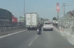 Kỳ lạ tình huống thanh niên