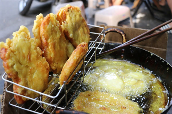 Fried banana pancakes a perfect winter warmer in Hanoi