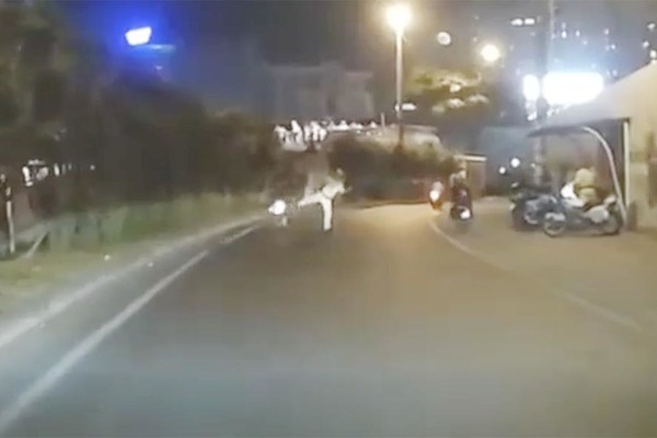 Xác minh vụ CSGT vung chân làm thanh niên ngã ra đường