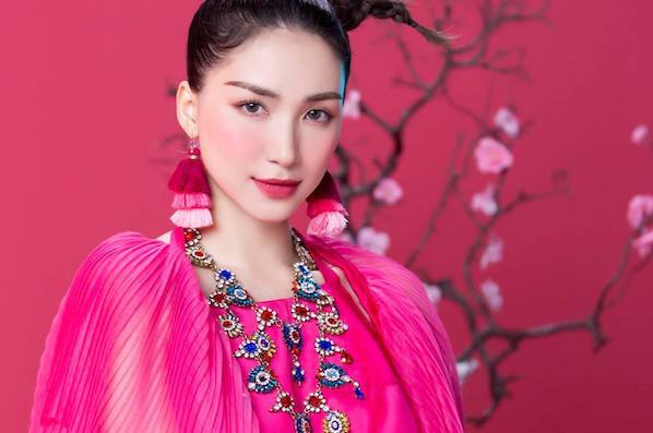 Hoà Minzy mạnh tay chi thưởng Tết 400 triệu đồng cho quản lý