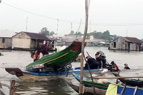 Nhóm buôn lậu tấn công, đẩy Thượng úy công an xuống sông