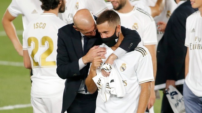 Hazard suy sụp vì chấn thương, Zidane lập tức ‘thưởng nóng’