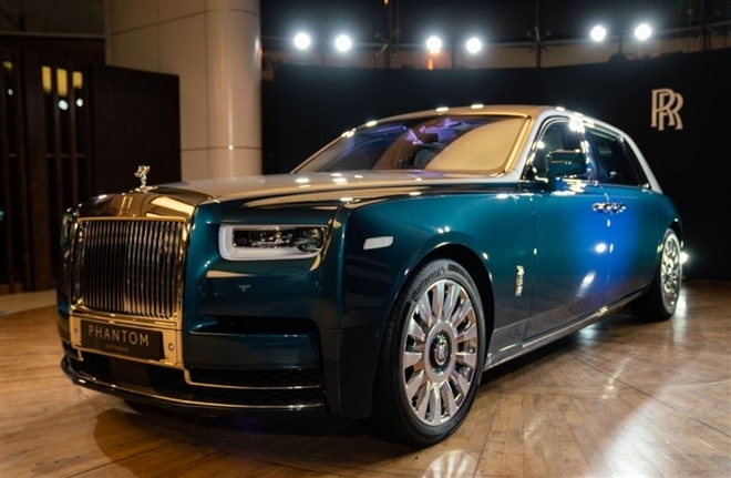 Khám phá Rolls-Royce Phantom Iridescent Opulence gắn 3.000 lông vũ