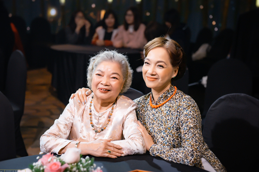 NSND Lê Khanh và mẹ tham gia chương trình giao thừa đặc biệt