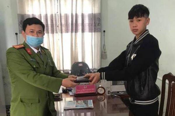Học sinh Quảng Trị trả lại gần 8 triệu đồng nhặt được