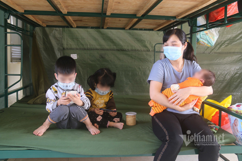 Ngày khó quên của gia đình 3 người mắc Covid-19, bé 2 tháng tuổi đi cách ly