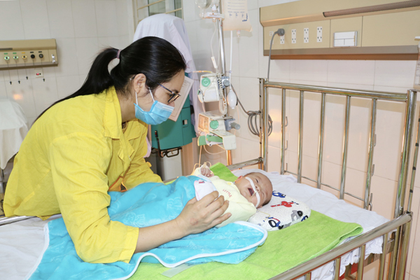 Bé trai 45 ngày tuổi bị hoại tử ruột