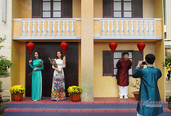 Đường hoa xuân dài 700m ở Phú Mỹ Hưng