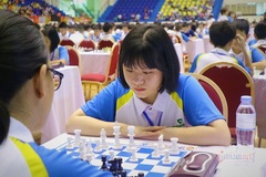 Đường đi học 200km của nữ sinh lớp 10 vô địch cờ vua thế giới