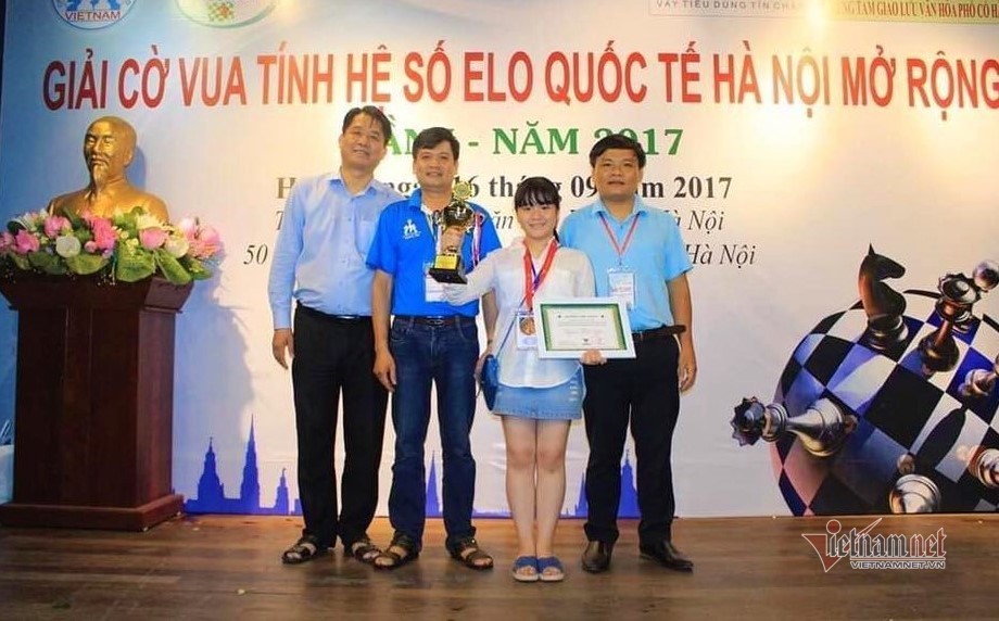 Đường đi học 200km của nữ sinh lớp 10 vô địch cờ vua thế giới