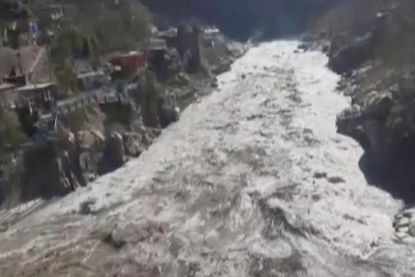 Hình ảnh thảm họa vỡ sông băng khổng lồ ở Ấn Độ