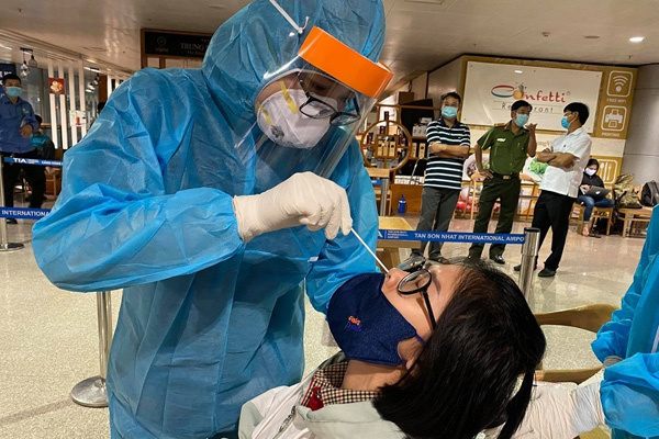Bốn ca nghi nhiễm nCoV làm việc ở sân bay Tân Sơn Nhất
