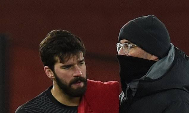Tội đồ Alisson nói gì với Klopp sau thảm họa trước Man City