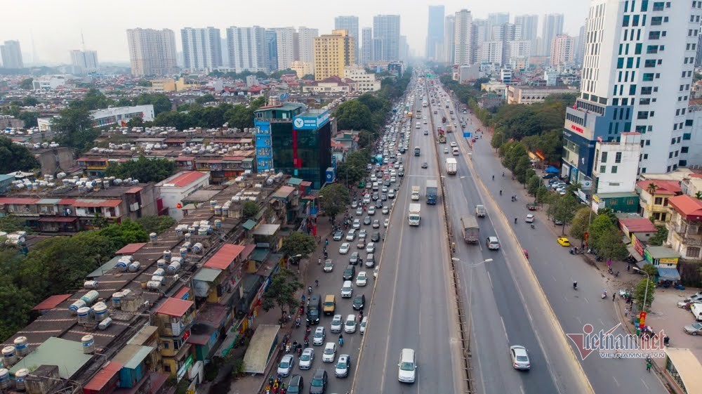 Hiếm thấy ở Hà Nội: 27 Tết bến xe đìu hiu, đường phố vắng vẻ