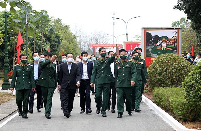 Chủ tịch Hà Nội vào khu cách ly quân đội, động viên cán bộ, chiến sĩ