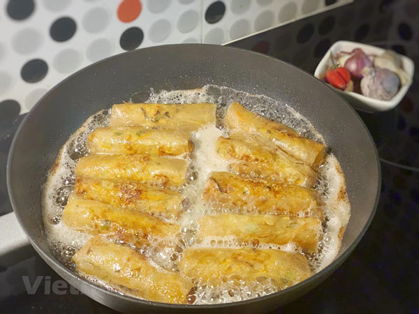 Hanoi’s fried spring rolls