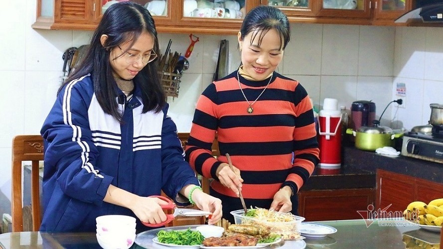 Hạnh phúc giản dị của cô giáo nuôi học trò đoạt giải quốc tế