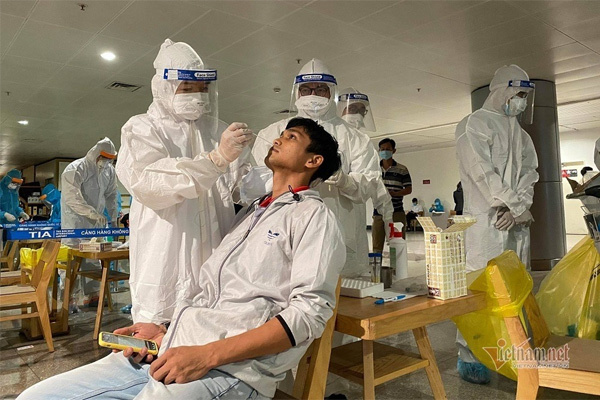 TP.HCM thêm 2 ca nghi nhiễm nCoV là nhân viên bốc dỡ hàng tại sân bay