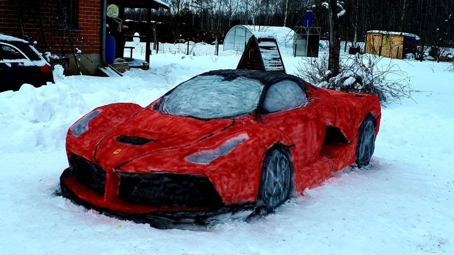 Siêu xe Ferrari LaFerrari được làm bằng tuyết đẹp như thật