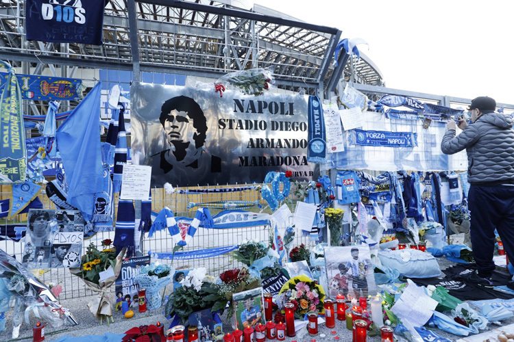 Thêm 3 người bị điều tra liên quan cái chết của Maradona