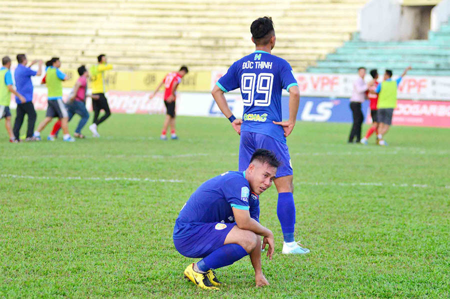Bóng đá Đồng Tháp: Gỡ rối phút 