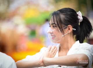 Saigonese wear face masks to take photos on Nguyen Hue flower street