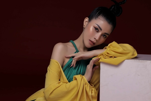 Quán quân The Voice Ngọc Ánh khoe dáng gợi cảm đón Tết