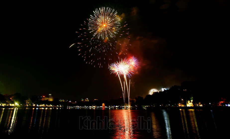 Hanoi to let off fireworks at one place