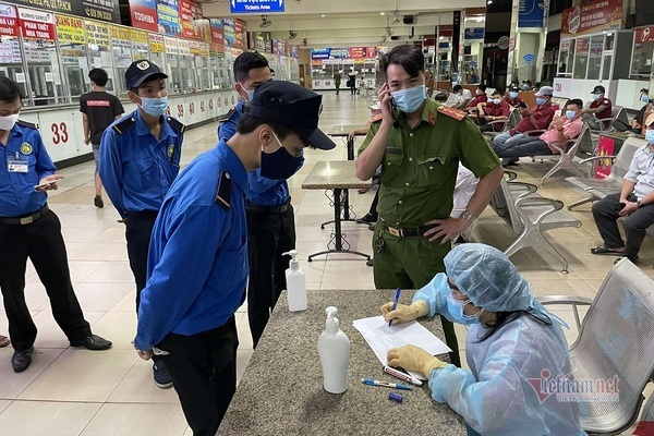 Hơn 200 người làm việc ở bến xe Miền Đông được lấy mẫu xét nghiệm Covid-19