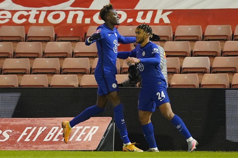 Chelsea lê bước vào tứ kết FA Cup