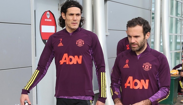 MU băn khoăn Cavani, Messi có thể 'tái đấu' Ronaldo ở La Liga