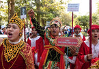 Hình ảnh hàng nghìn người Myanmar biểu tình phản đối binh biến