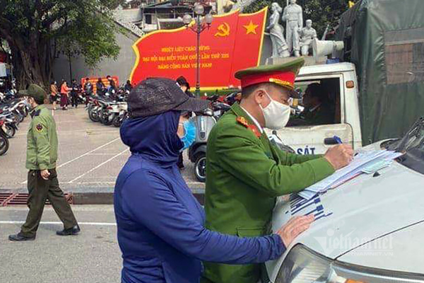 Hà Nội xử phạt bãi xe 'chặt chém' khách trong ngày mùng 2 Tết