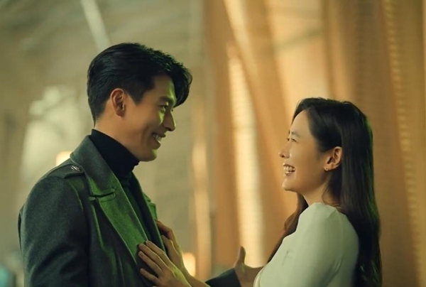 Hyun Bin và Son Ye Jin lần đầu xuất hiện cùng nhau trong lễ tình nhân