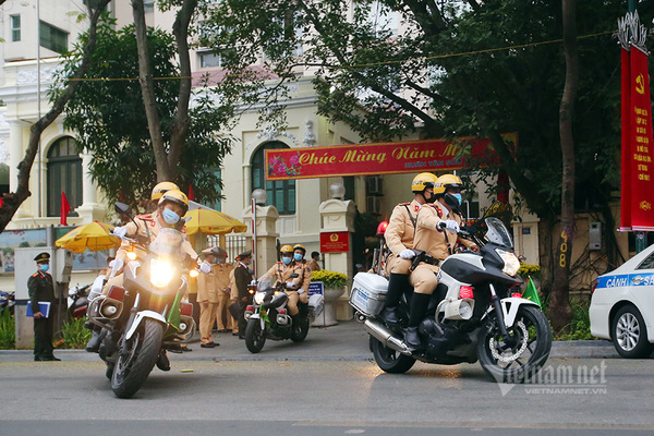 CSGT Hà Nội chủ động đón nhân dân về Thủ đô sau Tết an toàn