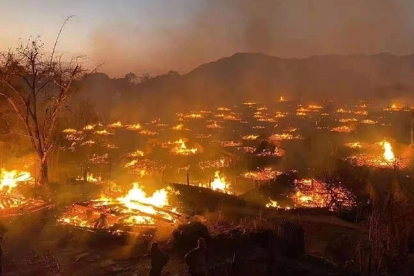 Lửa thiêu rụi làng du lịch 400 năm tuổi ở Trung Quốc