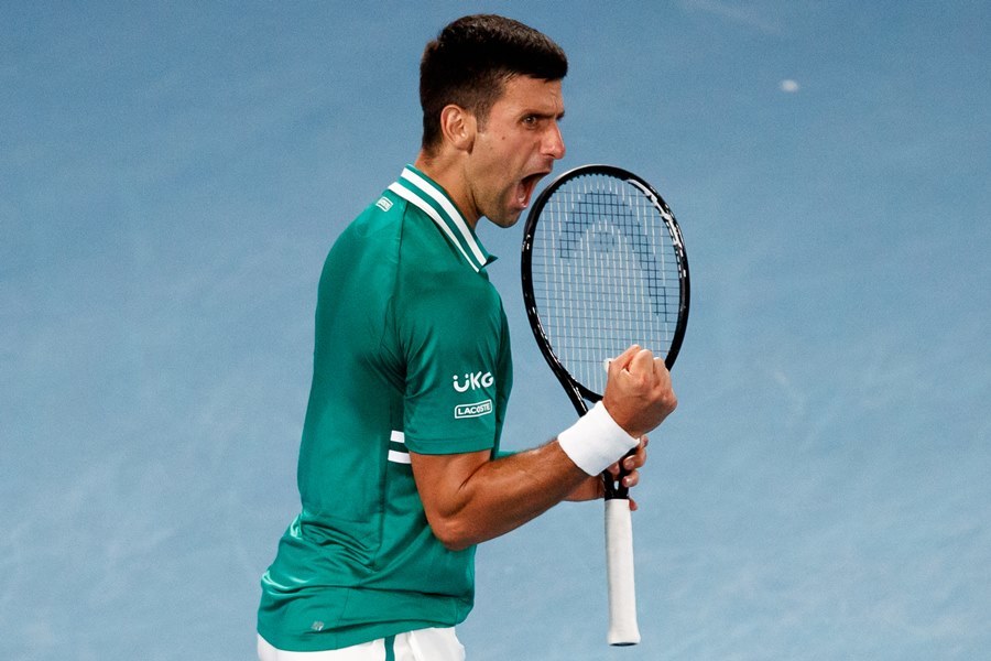 Djokovic vào bán kết sau hai loạt 