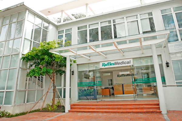 Hà Nội đóng cửa phòng khám bệnh nhân Nhật từng đến trước khi tử vong