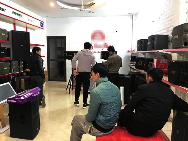 Dân ở nhà tránh dịch, thiết bị karaoke tại gia 'cháy hàng' đầu năm mới