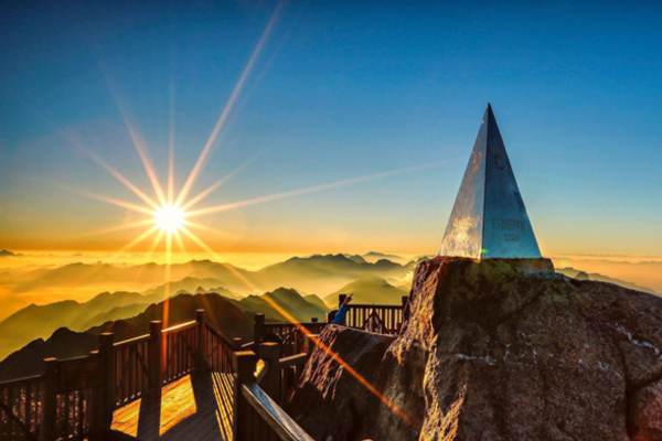 Du Xuân, cầu an đầu năm mới trên đỉnh Fansipan