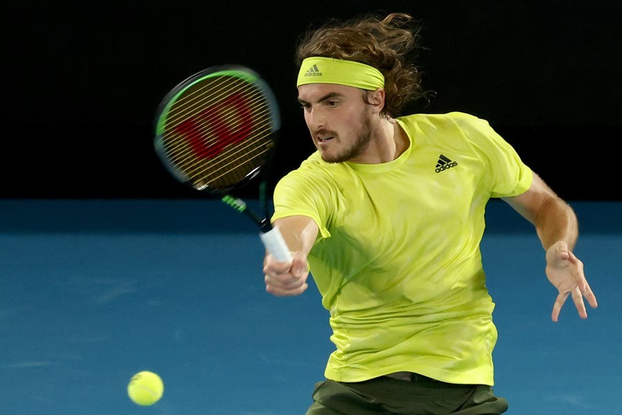 Tsitsipas xuất thần ngược dòng quật ngã Nadal