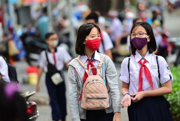 To prevent spread of Covid-19, students in nearly 40 provinces stay home after Tet