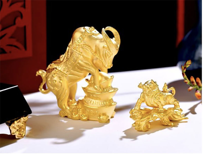 Con trâu bằng 20kg vàng ròng 'kéo' cả đàn trâu vàng đi rước Thần Tài